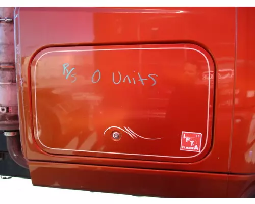 INTERNATIONAL PROSTAR 122 DOOR, COMPARTMENT