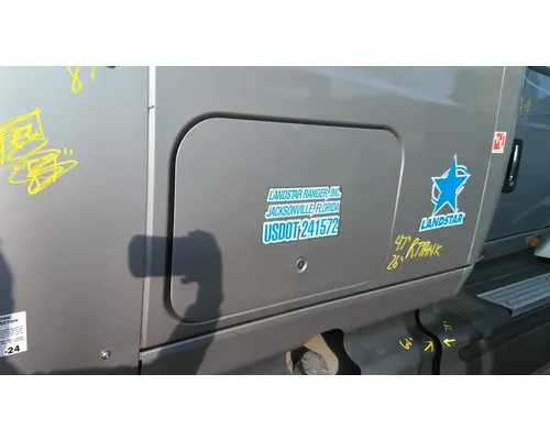 INTERNATIONAL PROSTAR 122 DOOR, COMPARTMENT