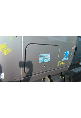 INTERNATIONAL PROSTAR 122 DOOR, COMPARTMENT