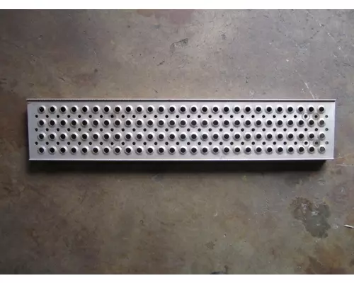 INTERNATIONAL PROSTAR 122 FAIRING STEP