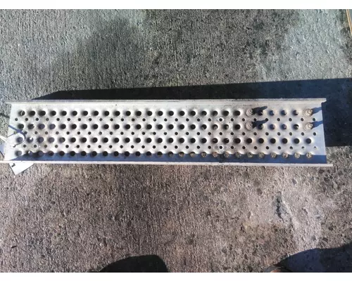 INTERNATIONAL PROSTAR 122 FAIRING STEP