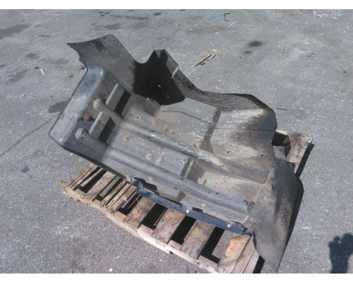 INTERNATIONAL PROSTAR 122 FENDER, SPLASH SHIELDGUARD