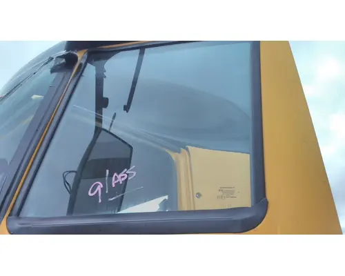 INTERNATIONAL PROSTAR 122 GLASS, DOOR, FRONT