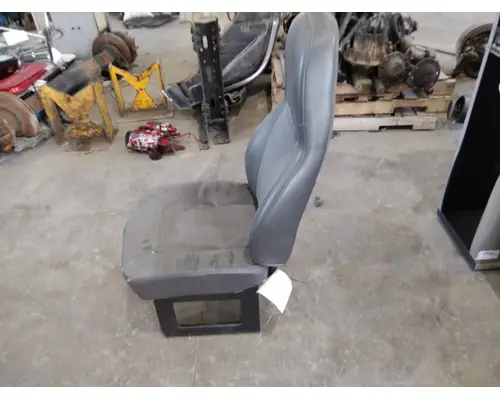 INTERNATIONAL PROSTAR 122 SEAT, FRONT