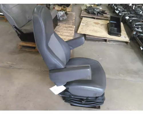 INTERNATIONAL PROSTAR 122 SEAT, FRONT