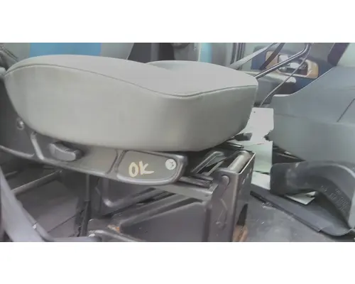 INTERNATIONAL PROSTAR 122 SEAT, FRONT