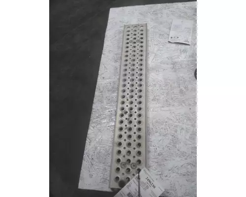 INTERNATIONAL PROSTAR 122 TANK STEP