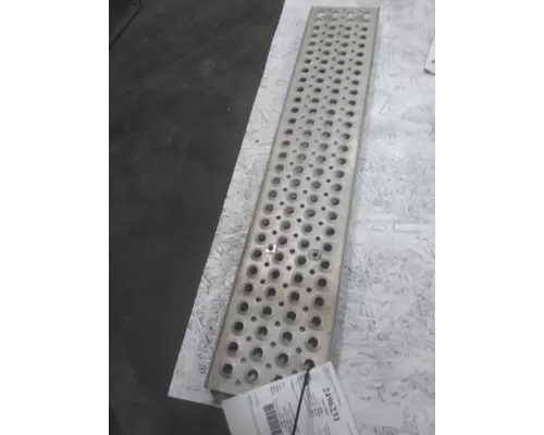 INTERNATIONAL PROSTAR 122 TANK STEP
