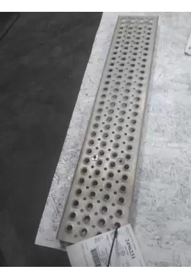 INTERNATIONAL PROSTAR 122 TANK STEP