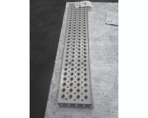 INTERNATIONAL PROSTAR 122 TANK STEP