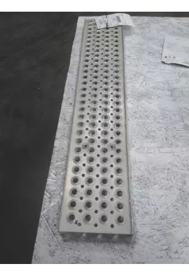 INTERNATIONAL PROSTAR 122 TANK STEP