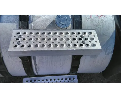 INTERNATIONAL PROSTAR 122 TANK STEP