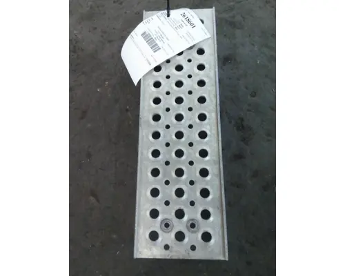 INTERNATIONAL PROSTAR 122 TANK STEP