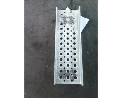INTERNATIONAL PROSTAR 122 TANK STEP
