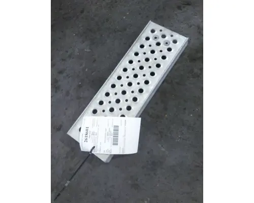 INTERNATIONAL PROSTAR 122 TANK STEP