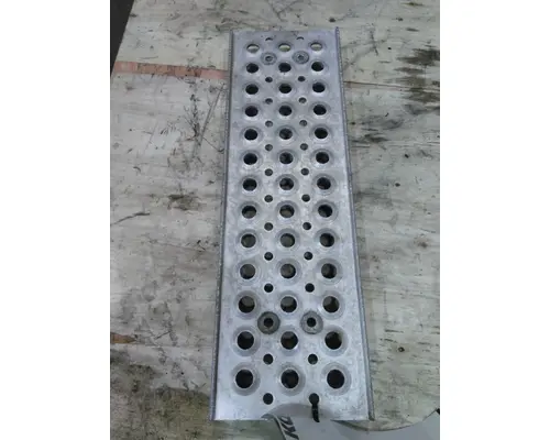 INTERNATIONAL PROSTAR 122 TANK STEP