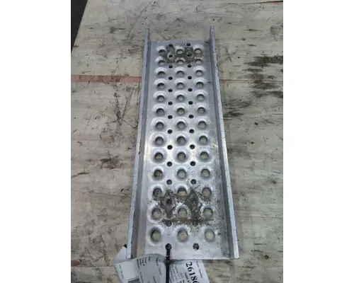 INTERNATIONAL PROSTAR 122 TANK STEP
