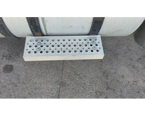 INTERNATIONAL PROSTAR 122 TANK STEP