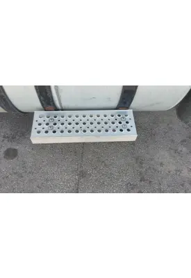 INTERNATIONAL PROSTAR 122 TANK STEP