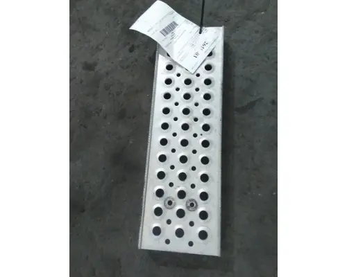INTERNATIONAL PROSTAR 122 TANK STEP