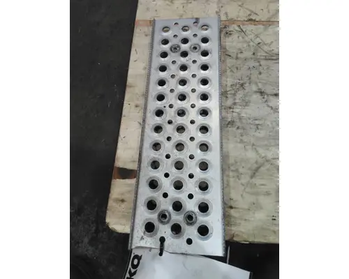 INTERNATIONAL PROSTAR 122 TANK STEP
