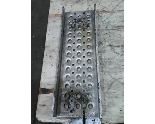 INTERNATIONAL PROSTAR 122 TANK STEP