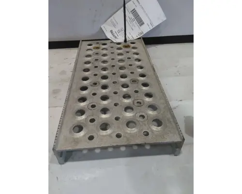INTERNATIONAL PROSTAR 122 TANK STEP