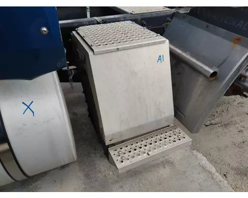 INTERNATIONAL PROSTAR 125 BATTERY BOX