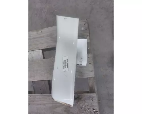 INTERNATIONAL PROSTAR 125 CAB SKIRT FILLER PANEL