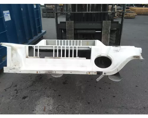 INTERNATIONAL PROSTAR 125 CAB SKIRTSIDE FAIRING