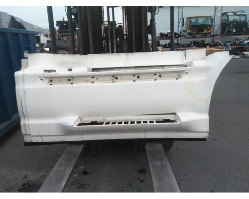INTERNATIONAL PROSTAR 125 CAB SKIRTSIDE FAIRING