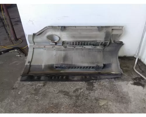 INTERNATIONAL PROSTAR 125 CAB SKIRTSIDE FAIRING