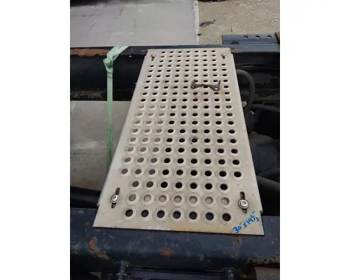 INTERNATIONAL PROSTAR 125 DECK (CATWALK) STEP