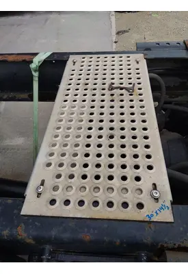 INTERNATIONAL PROSTAR 125 DECK (CATWALK) STEP