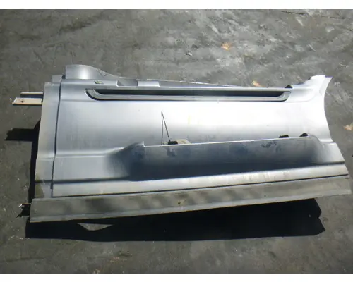 INTERNATIONAL PROSTAR CAB SKIRTSIDE FAIRING