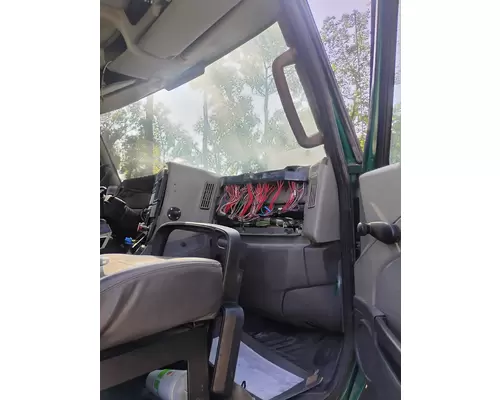INTERNATIONAL PROSTAR Cab