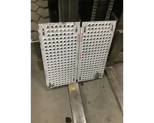 INTERNATIONAL PROSTAR Catwalk  Deckplate