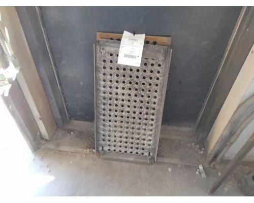INTERNATIONAL PROSTAR DECK (CATWALK) STEP