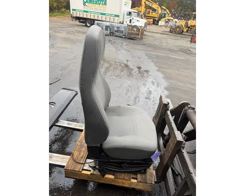 INTERNATIONAL Prostar Seat, Front