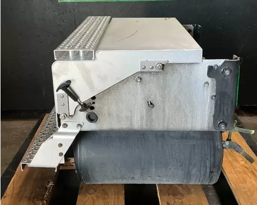 INTERNATIONAL RH613 Battery BoxTray