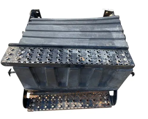 INTERNATIONAL RH613 Battery Box