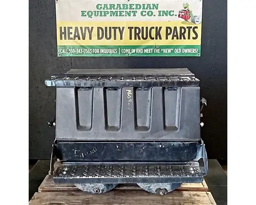 INTERNATIONAL RH613 Battery Boxes