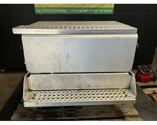 INTERNATIONAL RH613 Battery Boxes