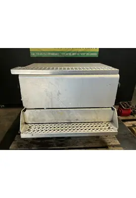 INTERNATIONAL RH613 Battery Boxes