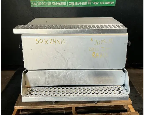 INTERNATIONAL RH613 Battery Boxes