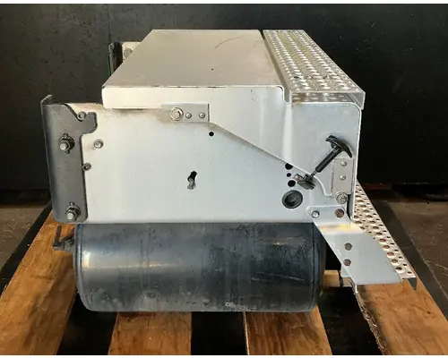 INTERNATIONAL RH613 Battery Boxes