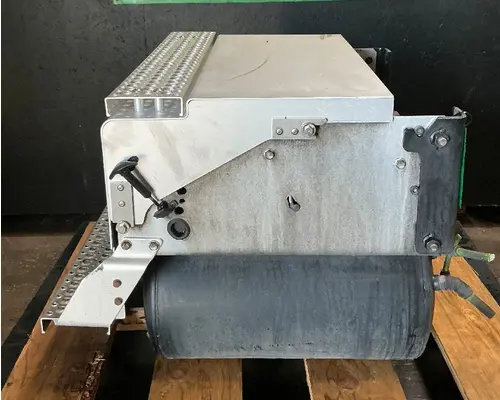 INTERNATIONAL RH613 Battery Boxes