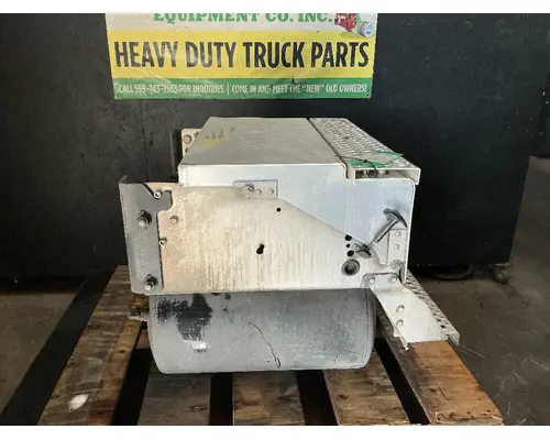 INTERNATIONAL RH613 Battery Boxes