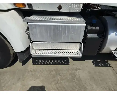 INTERNATIONAL RH613 Battery Boxes