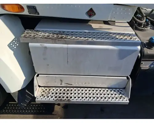 INTERNATIONAL RH613 Battery Boxes